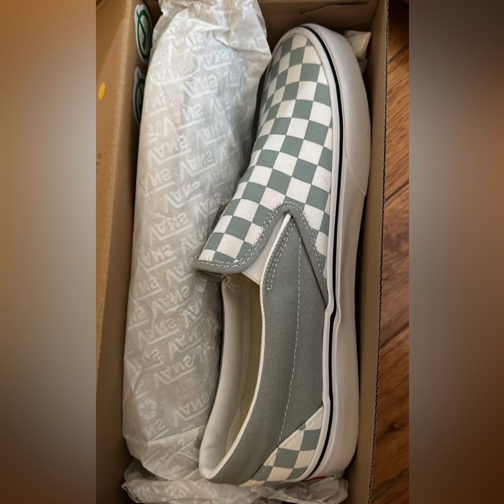 Vans 11 brand new shoes - Picture 3 of 3